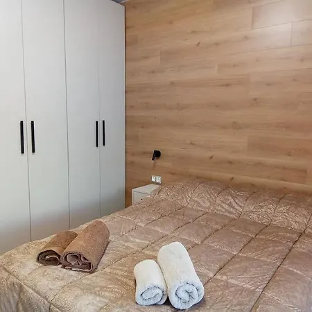 Artemis Luxury In Iktinou Pedestrian & Mitropolitou Iossif Area アパート テッサロニキ