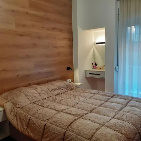 Artemis Luxury In Iktinou Pedestrian & Mitropolitou Iossif Area アパート